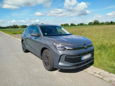 Gebraucht VW Tiguan Life 130 PS (95 kW) 2024 Grau SUV