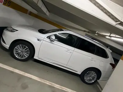Gebraucht Mitsubishi Outlander P-HEV 224 PS (164 kW) 2021 Weiß SUV