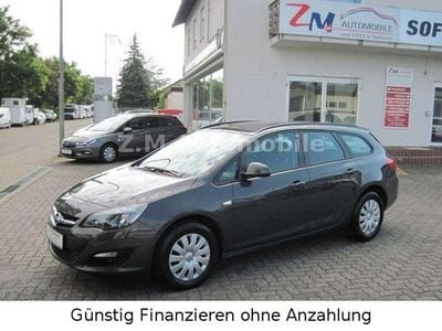 Gebraucht Opel Astra Edition 110 PS (80 kW) 2014 Plat.anthr./rogrey/0j:silbergr Kombi
