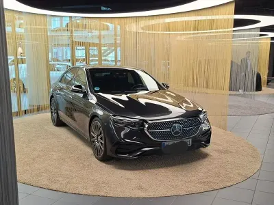 Usado Mercedes E200 AMG 204 CV (150 kW) 2025 Gris Berlina