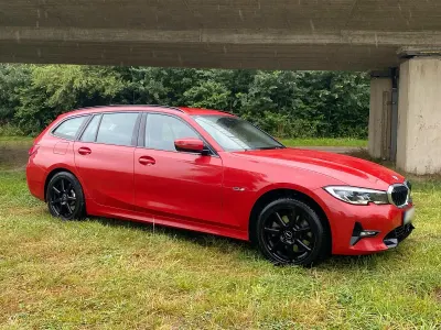 Gebraucht BMW 320e Sport Line 204 PS (150 kW) 2022 Rot Kombi