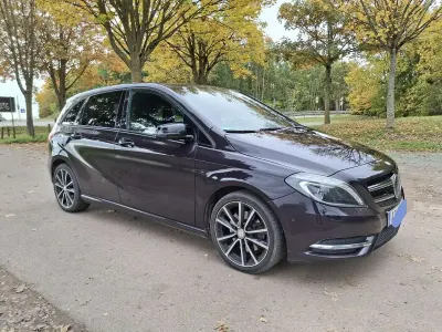 Gebraucht Mercedes B250 211 PS (155 kW) 2013 Violett Kleinwagen