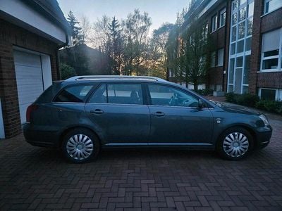 Usata Toyota Avensis 176 CV (129 kW) 2006 Argento Station wagon