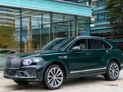 Ny Bentley Bentayga 551 HK (405 kW) 2026 Grön SUV