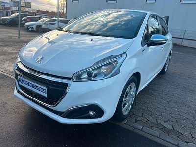 Gebraucht Peugeot 208 Signature Sky 82 PS (60 kW) 2019 Weiß Kleinwagen