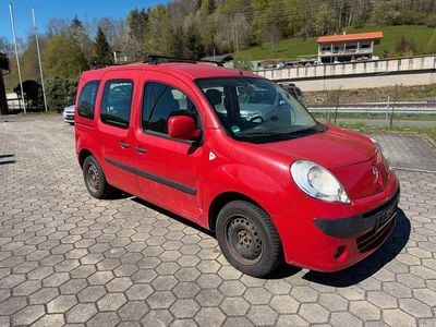 Begagnad Renault Kangoo Happy Family 106 HK (77 kW) 2011 Röd Minibuss