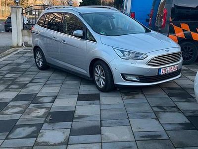 Silber Gebraucht 2017 Ford Grand C-Max Van / Kleinbus | 15.000 €