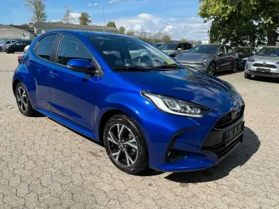 Gebraucht Toyota Yaris Hybrid Style 92 PS (67 kW) 2024 Juniper blue metallic Kleinwagen