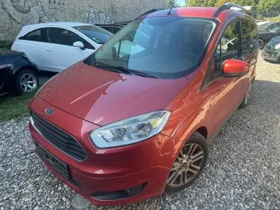 Gebraucht Ford Tourneo Courier Titanium 101 PS (74 kW) 2015 Rot Van / Kleinbus