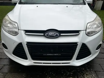 Gebraucht Ford Focus 95 PS (69 kW) 2012 Weiß Kombi