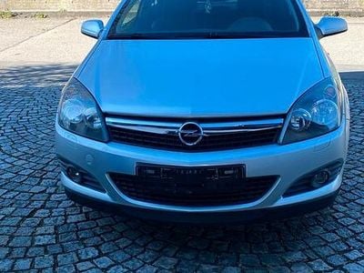 Second-hand Opel Astra GTC Sport 105 CP (77 kW) 2006 Gri Coupe