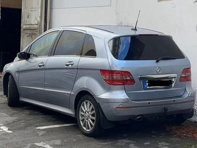 Mercedes B200