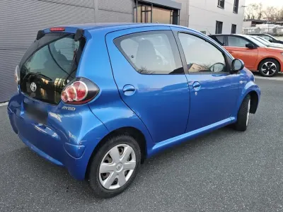 Gebraucht Toyota Aygo 68 PS (50 kW) 2011 Blau Kleinwagen