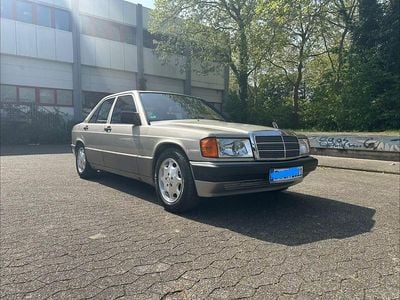 Second-hand Mercedes 190 109 CP (80 kW) 1991 Argintiu Berlinǎ