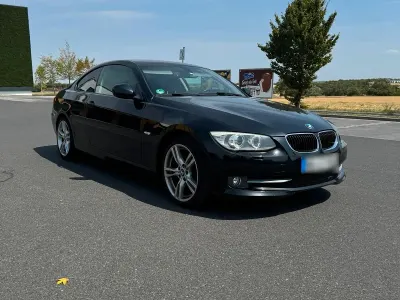 Gebraucht BMW 320 184 PS (135 kW) 2011 Schwarz Coupé