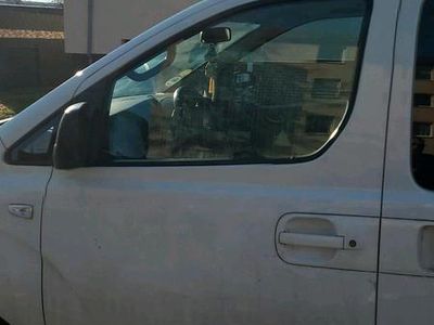 Gebraucht Hyundai H-1 115 PS (84 kW) 2015 Weiß Van / Kleinbus