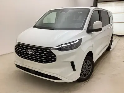 Gebraucht Ford Tourneo Titanium 136 PS (100 kW) 2025 Frostweiß Van / Kleinbus