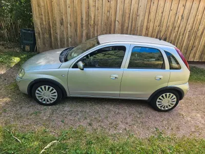 Gebraucht Opel Corsa 101 PS (74 kW) 2004 Silber Kleinwagen