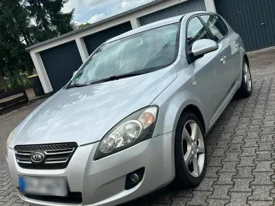 Gebraucht Kia Ceed 140 PS (102 kW) 2008 Silber Kleinwagen