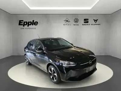 Gebraucht Opel Corsa-e Edition 100 kW (136 PS) 2023 Diamant schwarz/karbon schwarz Kleinwagen