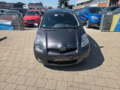 Gebraucht Toyota Yaris Life 101 PS (74 kW) 2010 Grau Kleinwagen