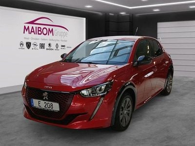 Usata Peugeot e-208 Allure 100 kW (136 CV) 2023 Rosso Utilitaria