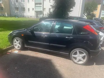 Gebraucht Ford Focus 115 PS (84 kW) 2000 Schwarz Limousine