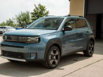 Neu Fiat Grande Panda La Prima 101 PS (74 kW) 2026 Blau Kleinwagen