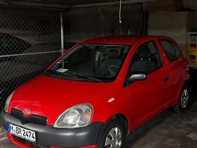 Usata Toyota Yaris Eco 68 CV (50 kW) 2000 Rosso Berlina