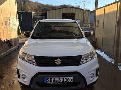 Weiß Gebraucht 2015 Suzuki Vitara SUV | 8.500 € (Fairer Preis)
