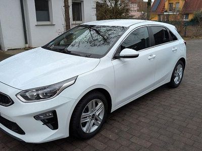 Gebraucht Kia Ceed Vision 140 PS (102 kW) 2019 Weiß Kleinwagen