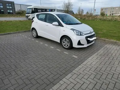 Gebraucht Hyundai i10 Trend 87 PS (63 kW) 2017 Weiß Kleinwagen
