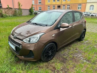 Gebraucht Hyundai i10 Trend 67 PS (49 kW) 2017 Braun Kleinwagen