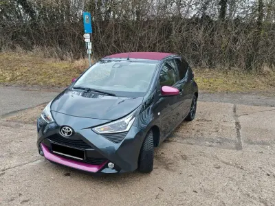 Używany Toyota Aygo x-style 72 KM (52 kW) 2020 Szary Hatchback