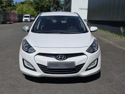 Gebraucht Hyundai i30 99 PS (72 kW) 2012 Weiß Kombi