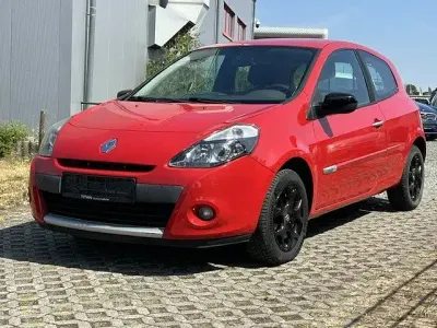 Gebraucht Renault Clio II Dynamique 75 PS (55 kW) 2009 Rot Limousine