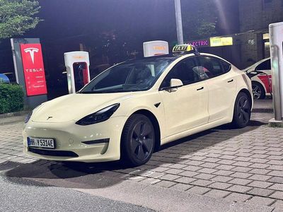 Gebraucht Tesla Model 3 Standard Range 208 kW (283 PS) 2022 Weiß Limousine
