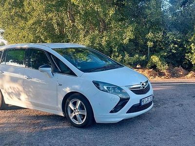 Weiß Gebraucht 2012 Opel Zafira Tourer Van / Kleinbus | 7.350 € (Fairer Preis)