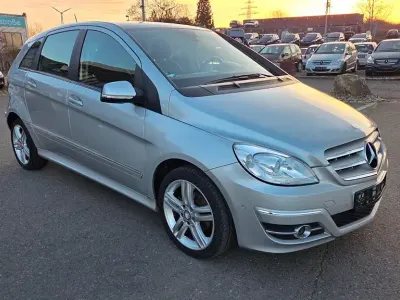 Gebraucht Mercedes B160 95 PS (69 kW) 2009 Silber Van / Kleinbus