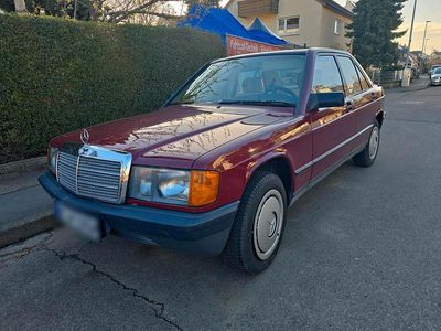 Gebraucht Mercedes 190 72 PS (52 kW) 1986 Rot Limousine