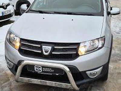 Grau Gebraucht 2015 Dacia Sandero Prestige Limousine | 7.650 € (Etwas zu teuer)