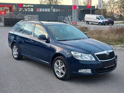 Gebraucht Skoda Octavia Family 105 PS (77 kW) 2011 Blau Kombi