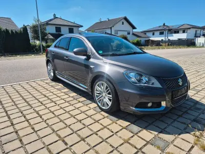 Gebraucht Suzuki Kizashi Sport 178 PS (130 kW) 2014 Grau Limousine