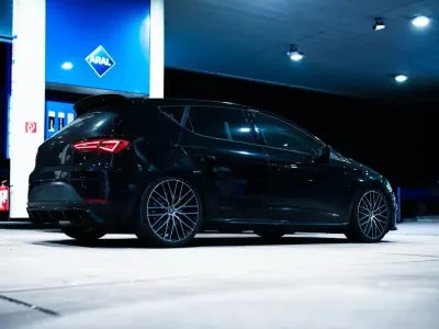 Używany Seat Leon CUPRA 300 KM (220 kW) 2017 Czarny Sedan/Limuzyna
