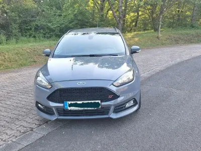 Gebraucht Ford Focus Sport 250 PS (183 kW) 2017 Grau Kombi
