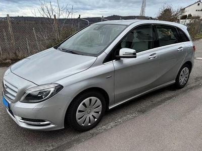 Usata Mercedes B200 156 CV (114 kW) 2012 Grigio Monovolume
