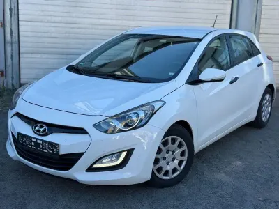 Usado Hyundai i30 Classic 99 CV (72 kW) 2013 Blanco Berlina