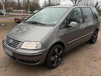 Second-hand VW Sharan 115 CP (84 kW) 2008 Gri Monovolum