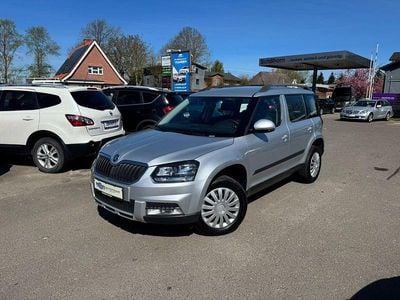 Usado Skoda Yeti Active 110 HP (80 kW) 2017 Prateado SUV