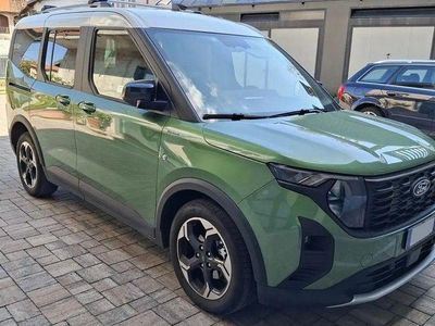 Neu Ford Tourneo Courier Active 125 PS (91 kW) 2026 Grün Van / Kleinbus